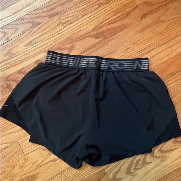 Nike Pro - Picture 2 of 3